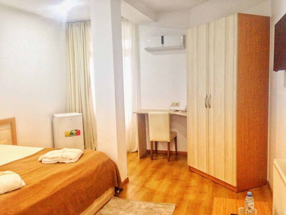 Hotel Marseille 바투미 외부 사진